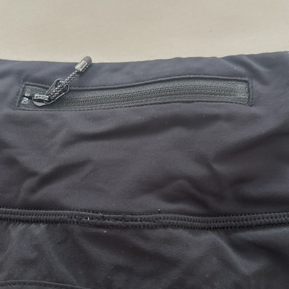Lululemon- Speed Up Low-Rise Lined Short 2.5" - size 6 - Picture 6 of 7